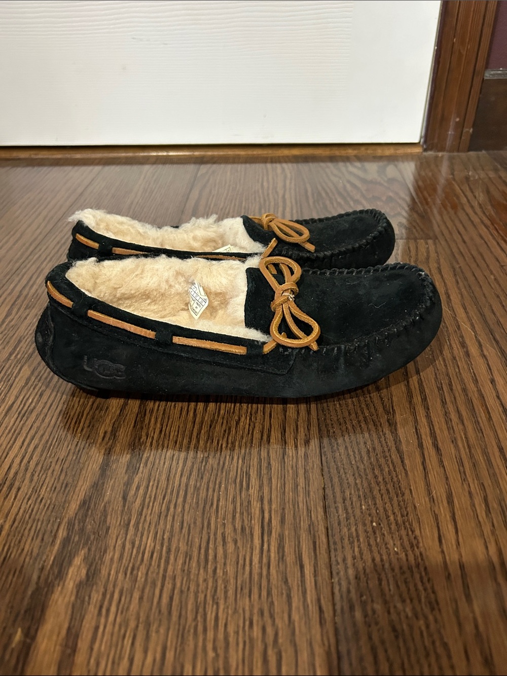 UGG Black Suede  Ansley Moccasin Sheepskin warm slippers sz 6